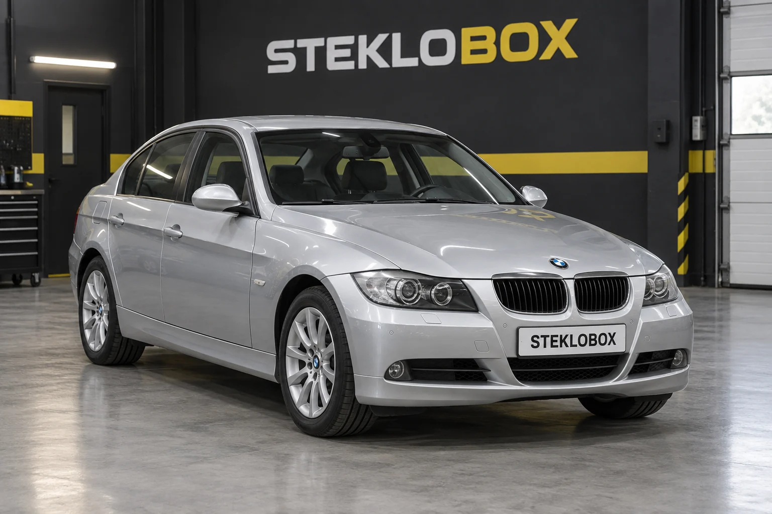 BMW 3-Series E90 в установочном центре STEKLOBOX