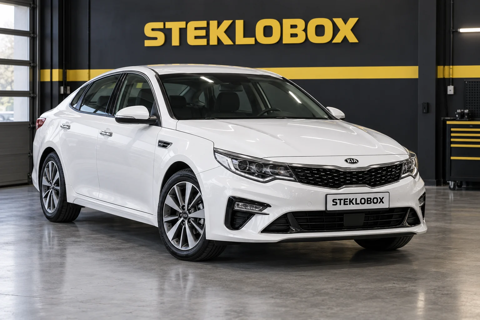 Kia Optima IV (JF) в установочном центре STEKLOBOX