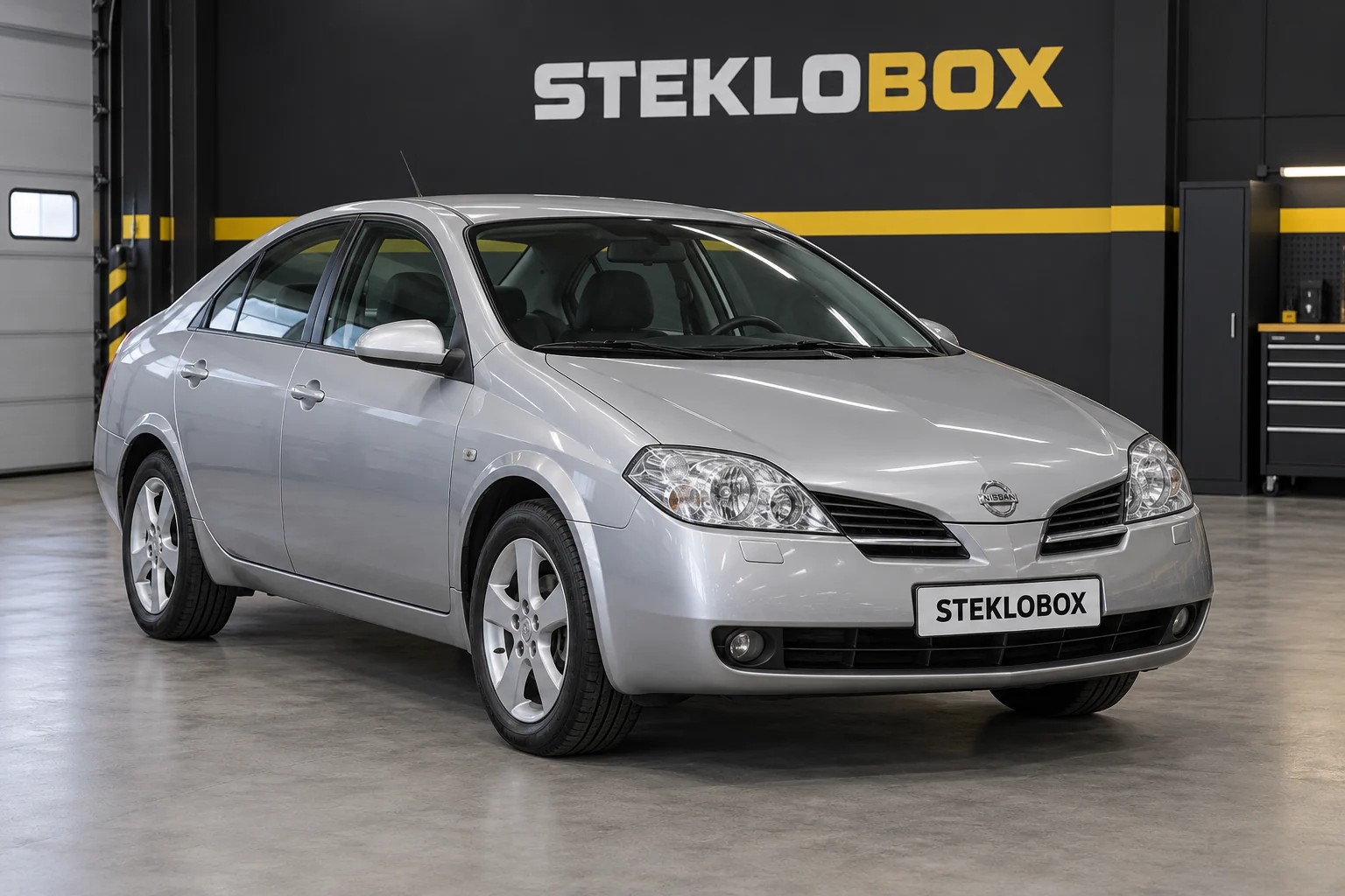 Nissan Primera III (P12) в установочном центре STEKLOBOX