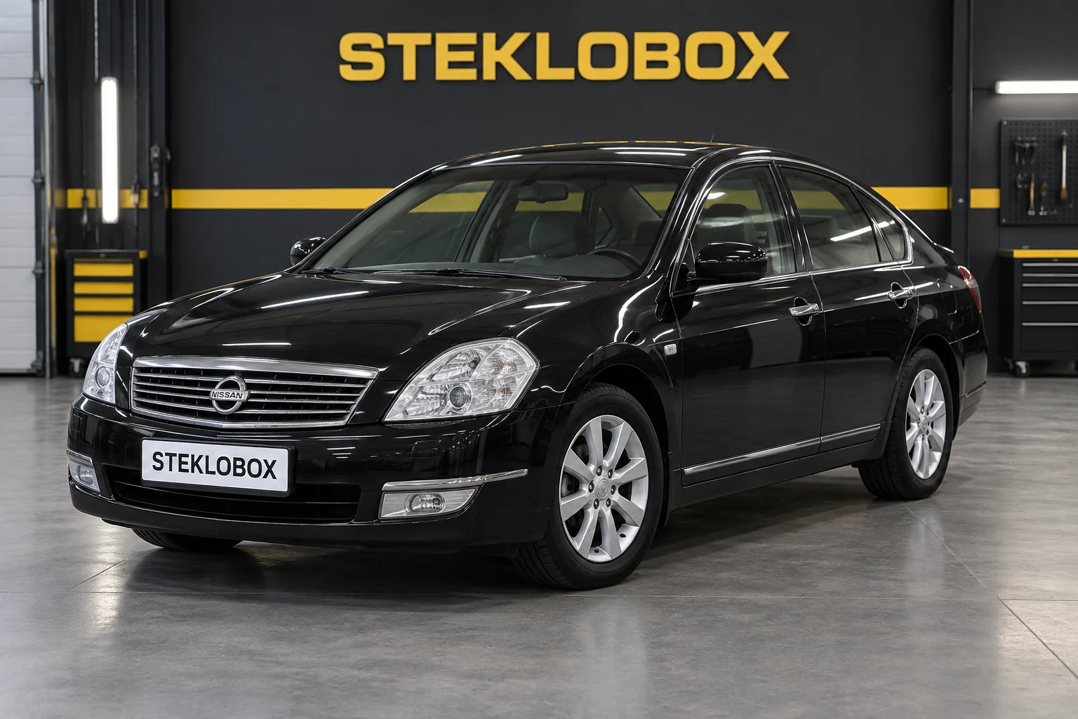Nissan Teana I (J31) в установочном центре STEKLOBOX